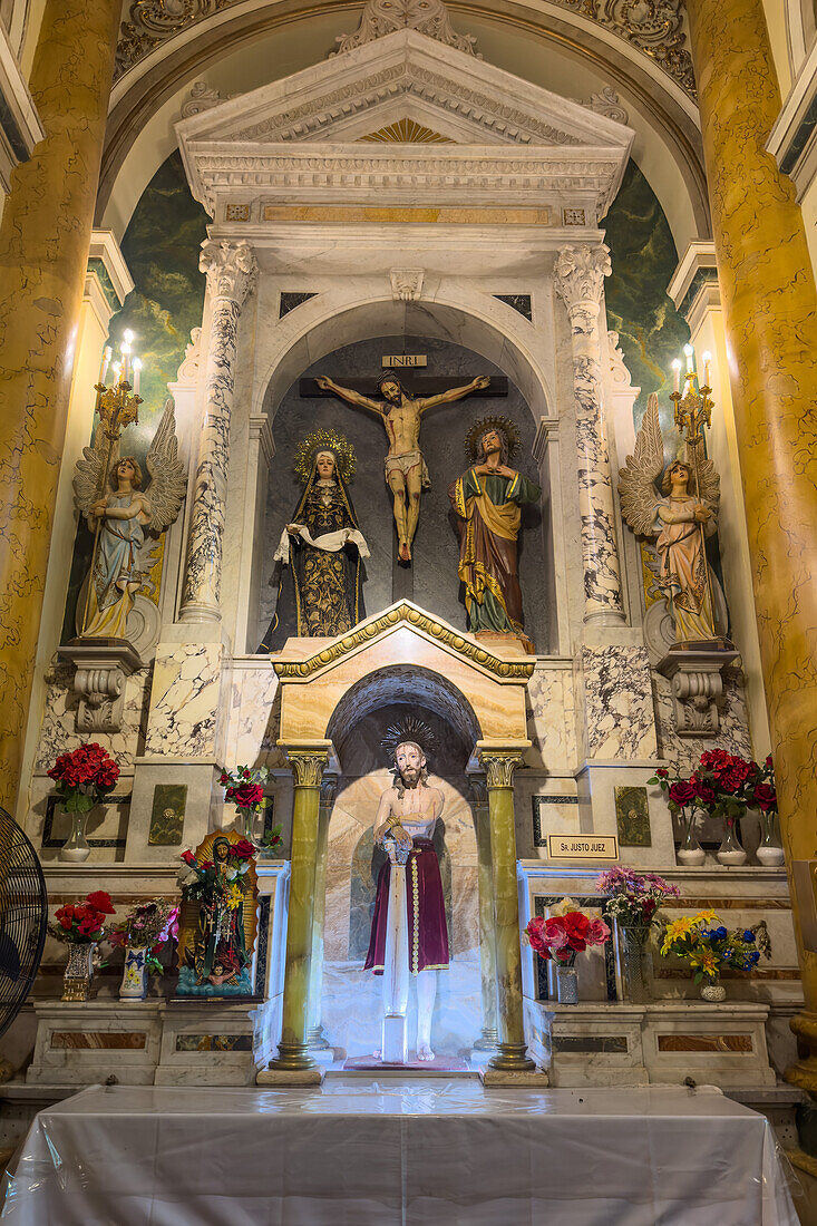 Statues of Christ and Mary on a side altarpiece in the Basilica of San Francisco in San Salvador de Jujuy, Argentina.