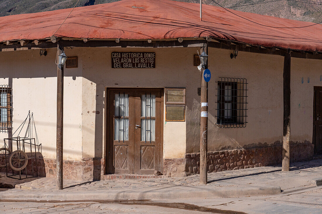 Spanisches Kolonialgebäude, in das die Leiche von General Lavalle nach seiner Ermordung in San Salvador de Jujuy gebracht wurde. Tilcara, Argentinien