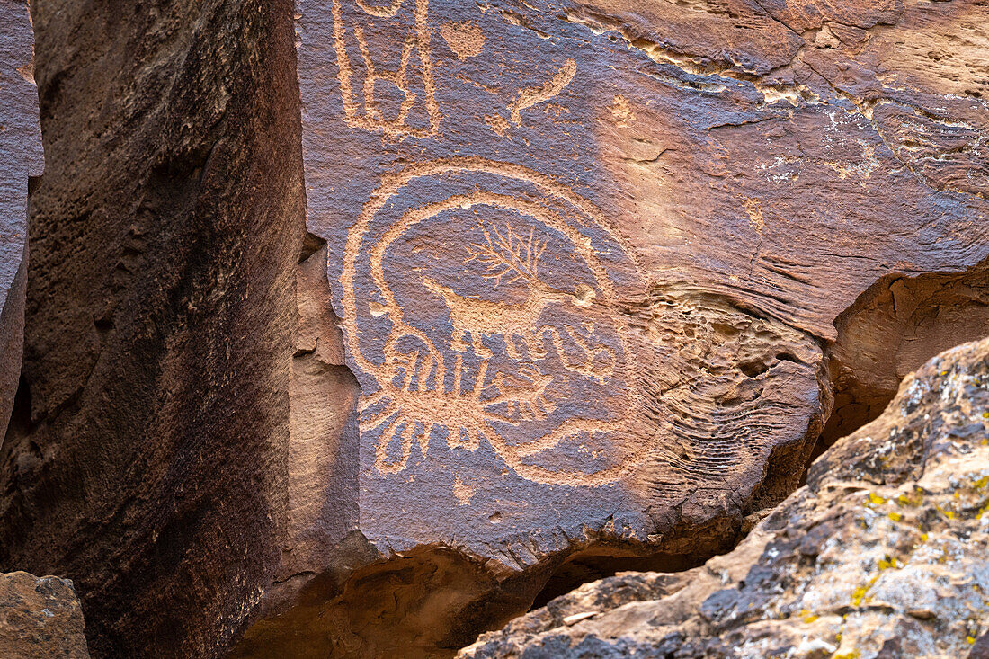 Eine Felszeichnung aus der prähispanischen Fremont-Kultur der amerikanischen Ureinwohner bei der Rasmussen-Höhle im Nine Mile Canyon, Utah