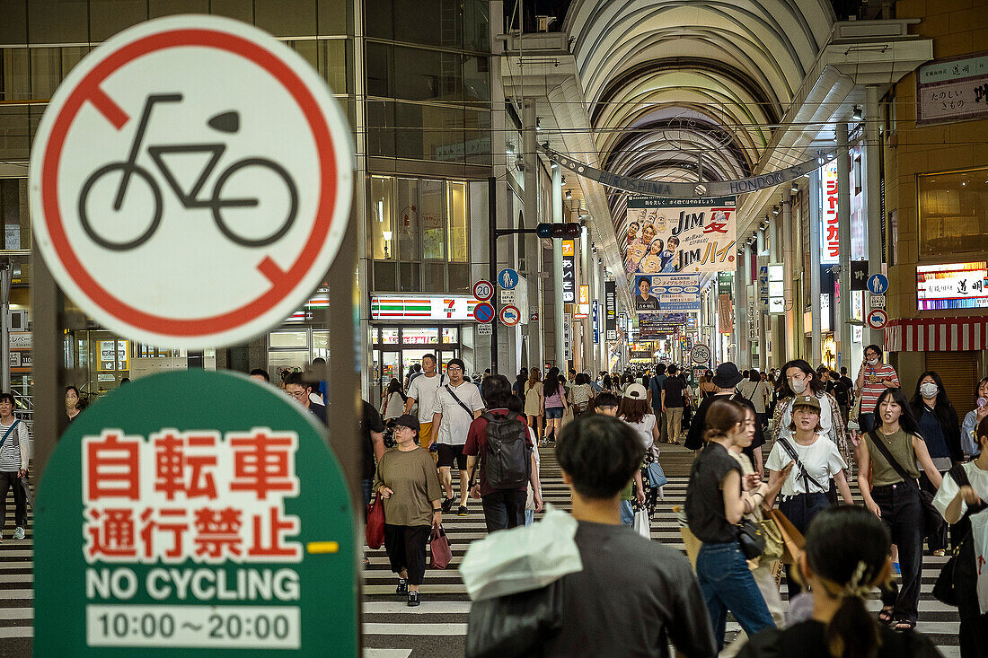 Zebrastreifen, Rijo dori Ave an der Hon dori Straße, Hiroshima, Japan