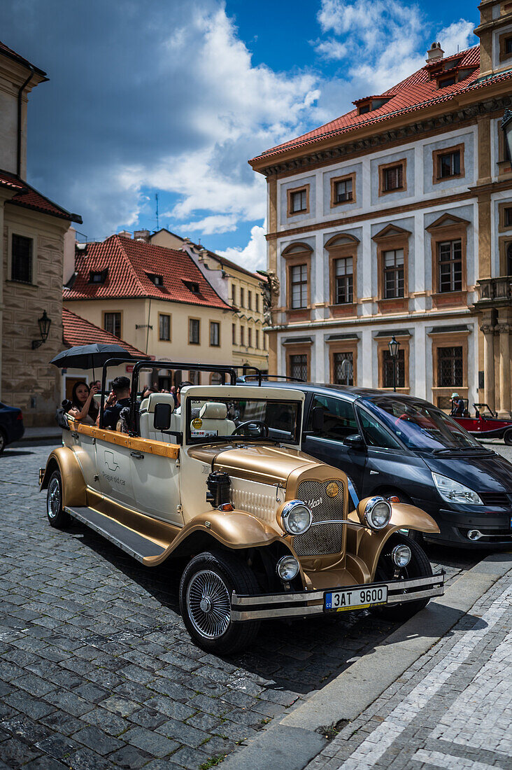 Classic car tours in Prague