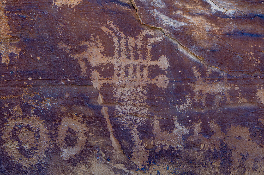 Eine Felszeichnung der prähispanischen Fremont-Kultur der amerikanischen Ureinwohner im Nine Mile Canyon, Utah