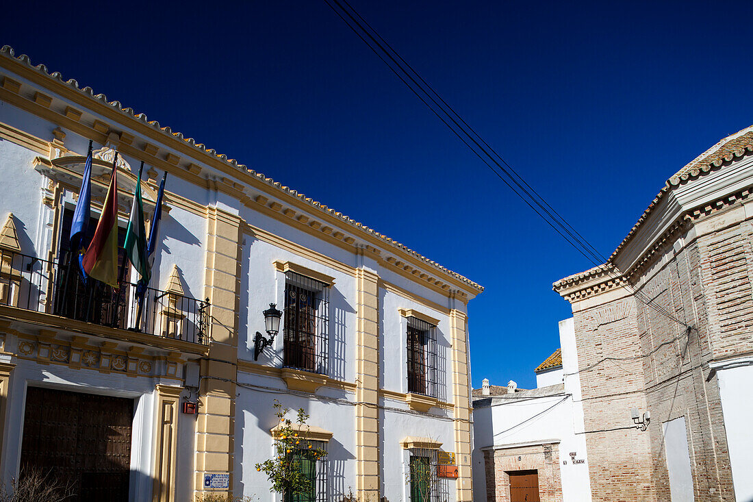 Das Haus der Descalzas zeigt die beeindruckende mediterrane Architektur von Carmona, die das reiche Erbe des 18. Jahrhunderts widerspiegelt