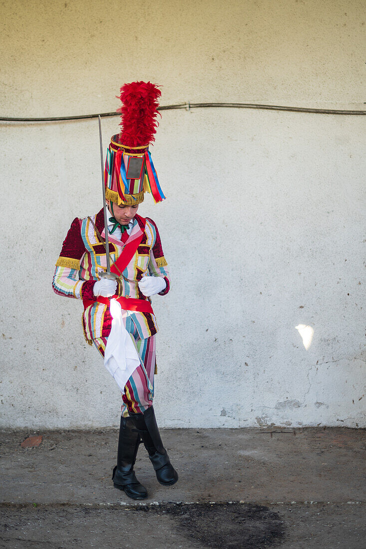 Das Fest des Heiligen Johannes von Sobrado, auch bekannt als Bugiada und Mouriscada de Sobrado, findet in Form eines Kampfes zwischen Mauren und Christen statt, lokal bekannt als Mourisqueiros und Bugios, Sao Joao de Sobrado, Portugal