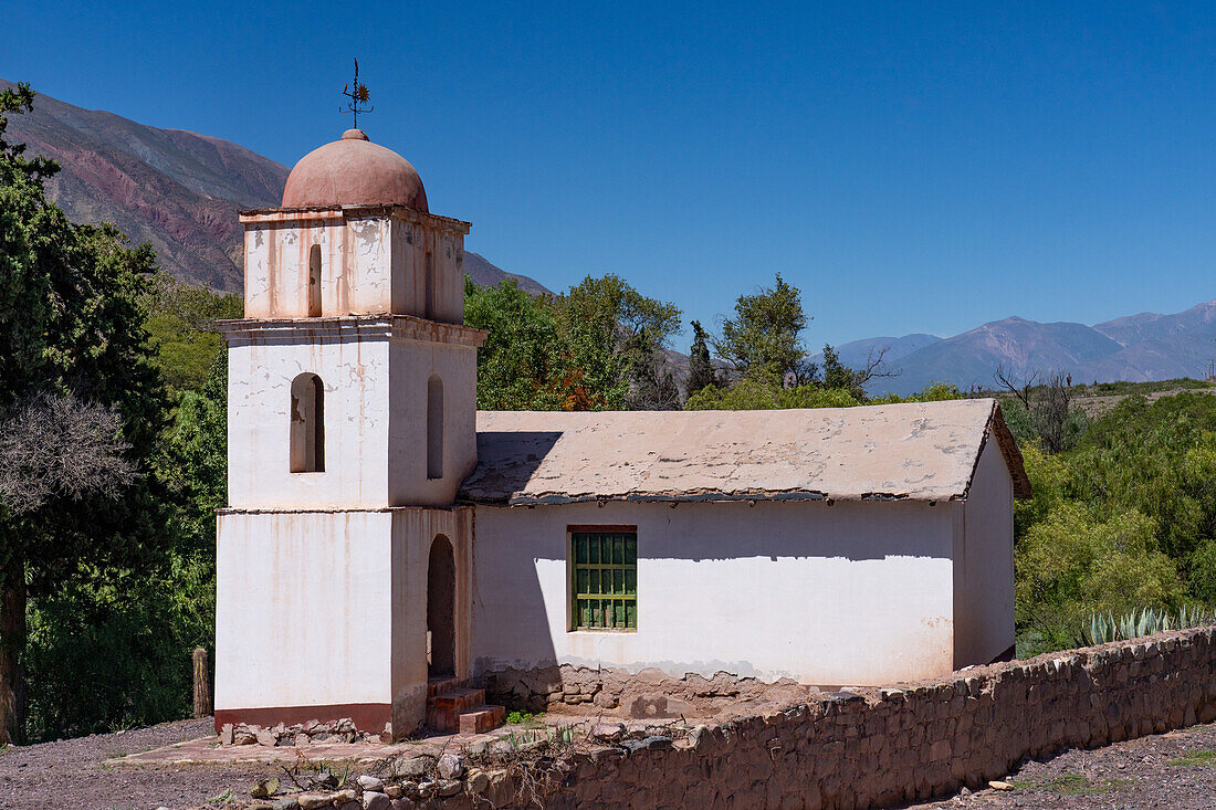 Eine kleine Pfarrkirche in Posta de Hornillos in der Quebrada de Humahuaca oder im Humahuaca-Tal, Argentinien