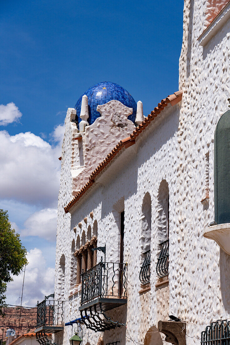 Das Rathaus oder Cabildo im spanischen und maurischen Stil auf der Plaza Gomez in Humahuaca, Argentinien