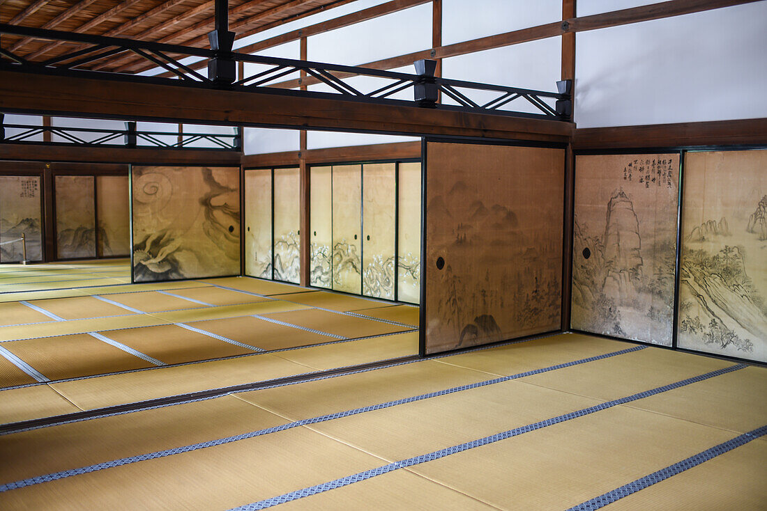 Innenansicht des Kuri-Hauptgebäudes im Ryoan-Ji-Tempel in Kyoto