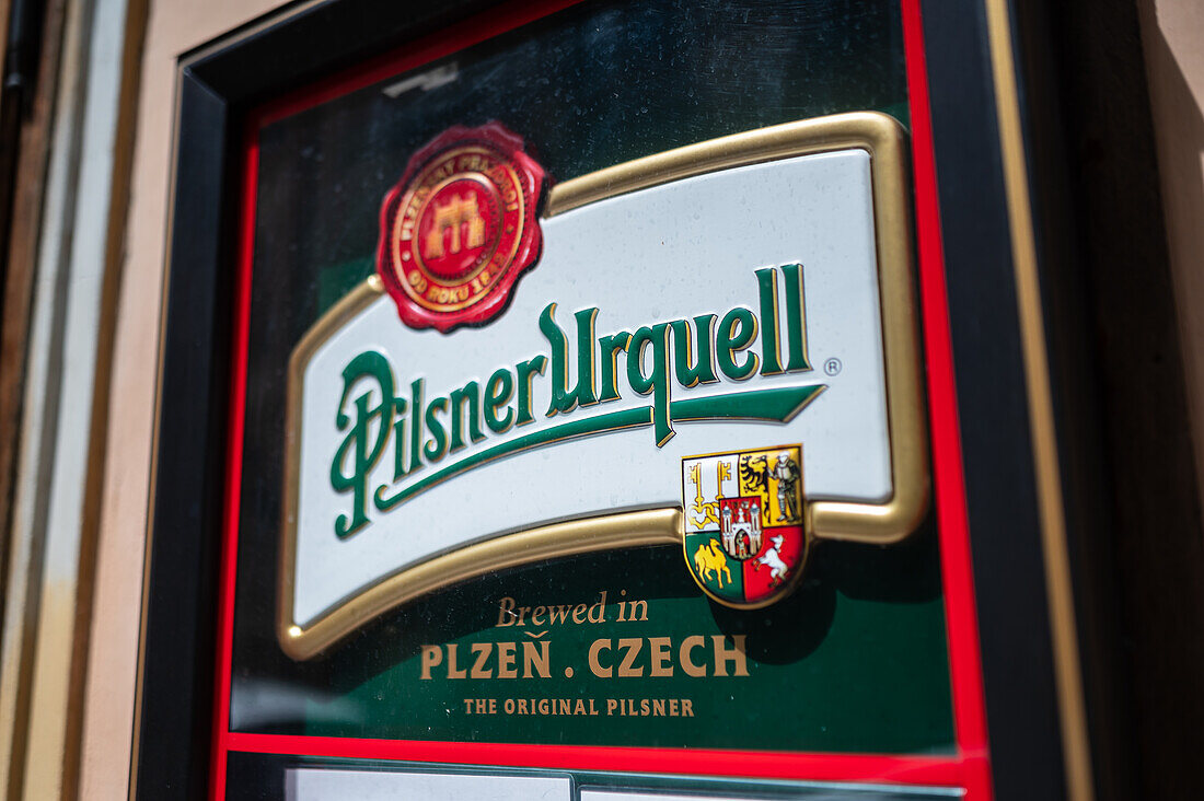 Pilsner Urquell-Schild in Prag