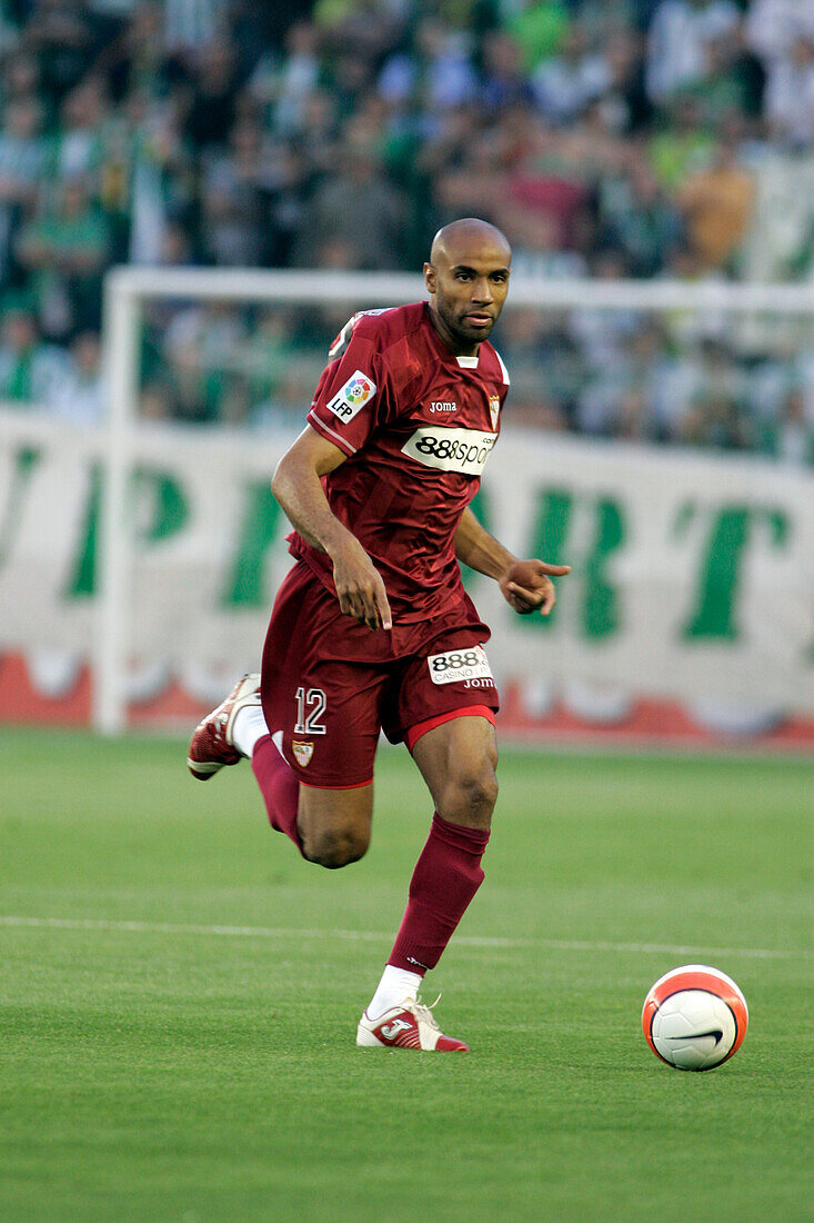 Seville, Spain, May 11 2008, Kanoute dribbles the ball during the intense local derby in Seville, showcasing skills on May 11, 2008.