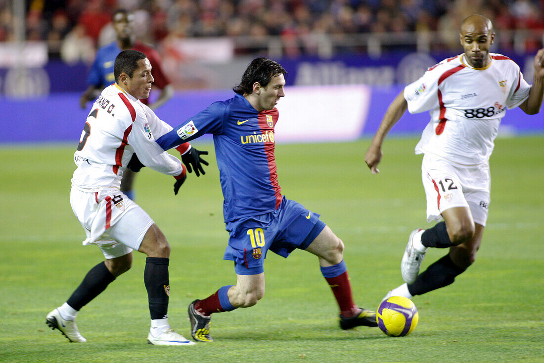 Seville, Spain, Nov 30 2008, Messi skillfully maneuvers the ball while facing Adriano and Kanouté during the 2008 league match in Sevilla.