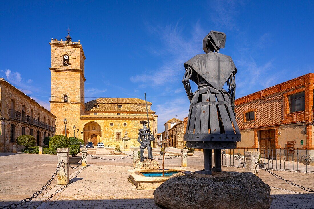 Don Quijote und Dulcinea del Toboso, Kirche San Antonio Abad, Plaza Juan Carlos I, El Toboso, Toledo, Kastilien-La Mancha, Spanien, Europa