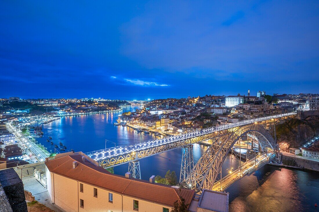 Maria Pia Bridge (Ponte de D. Maria Pia) (Ponte de Dona Maria Pia), River Douro, Vila Nova de Gaia, Porto, Oporto, Norte, Portugal, Europe