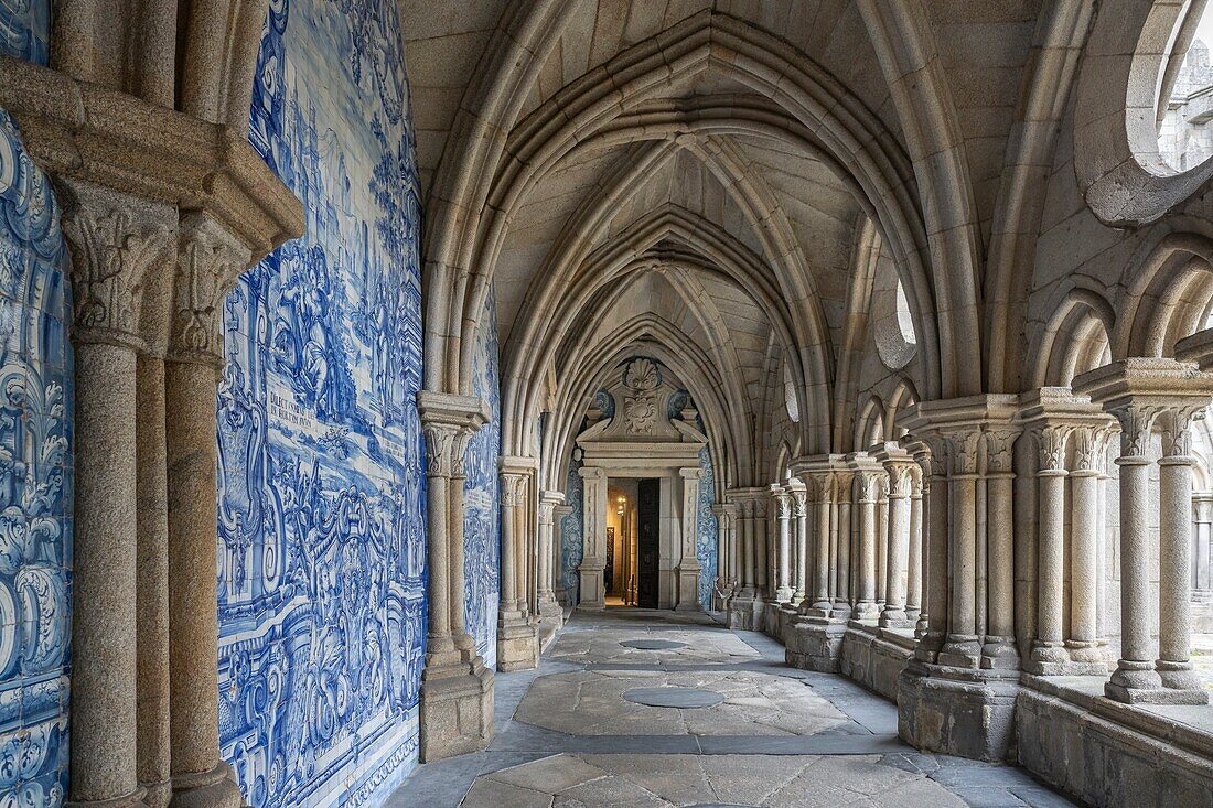 Gothic Cloisters of the Porto Cathedral (Se do Porto), Roman Catholic Cathederal, Porto (Oporto), Norte, Portugal, Europe