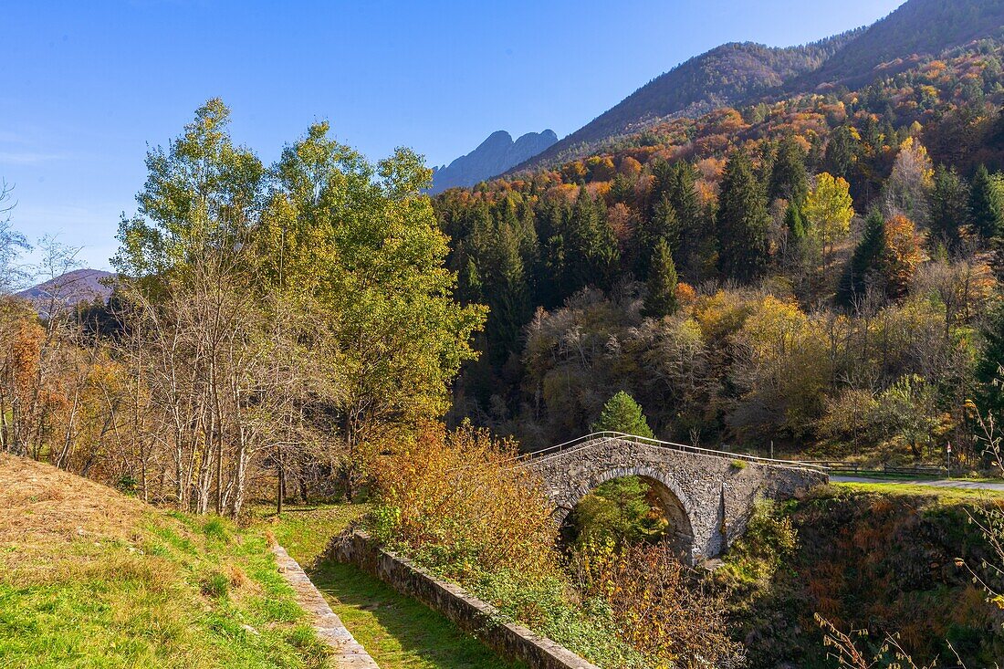 Römische Brücke, Brücke des Maglione, Re, Valle Vigezzo, Val d'Ossola, Verbania, Piemont, Italien, Europa