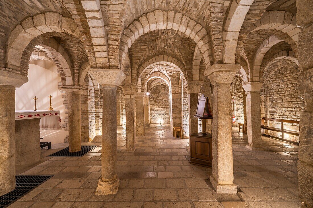 Crypt dedicated to San Casto, Cathedral of Saints Nazario, Celso and Vittore, Old Town, Trivento, Campobasso, Molise, Italy, Europe