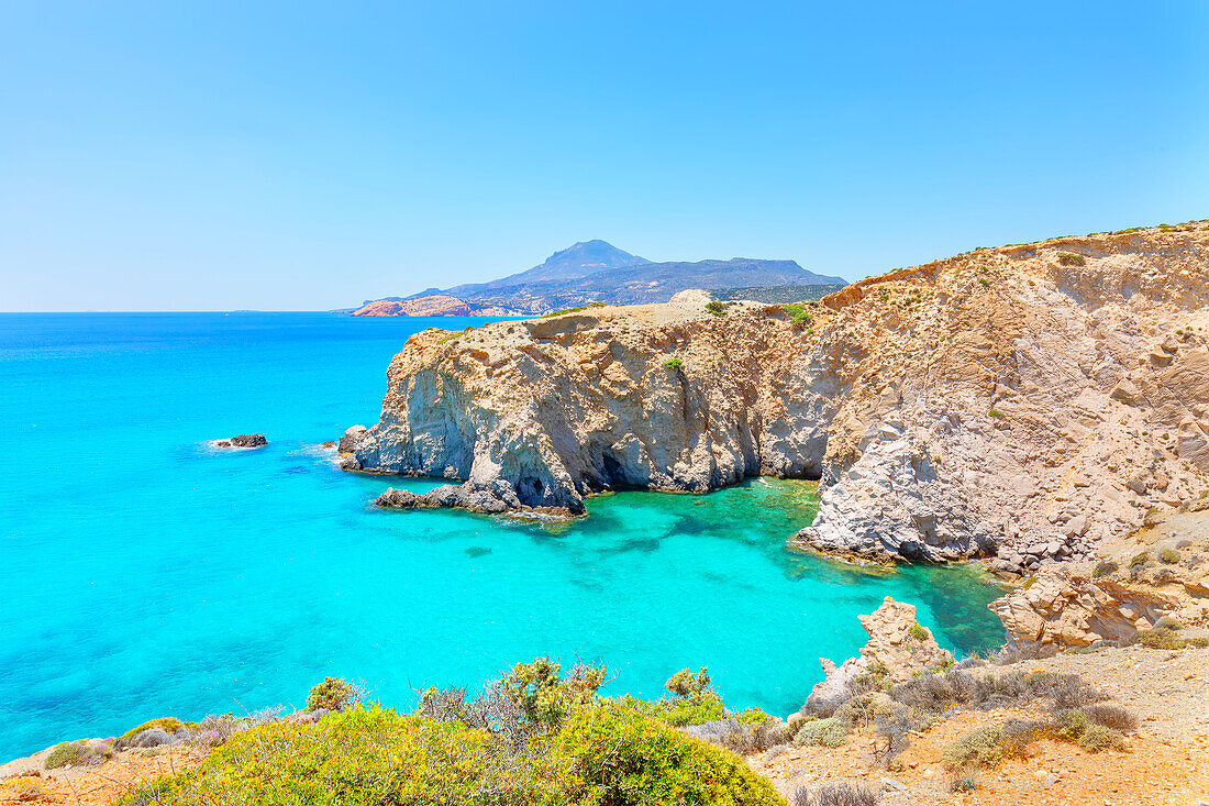 Blick auf die Tsigrado-Bucht, Insel Milos, Kykladeninseln, Griechische Inseln, Griechenland, Europa