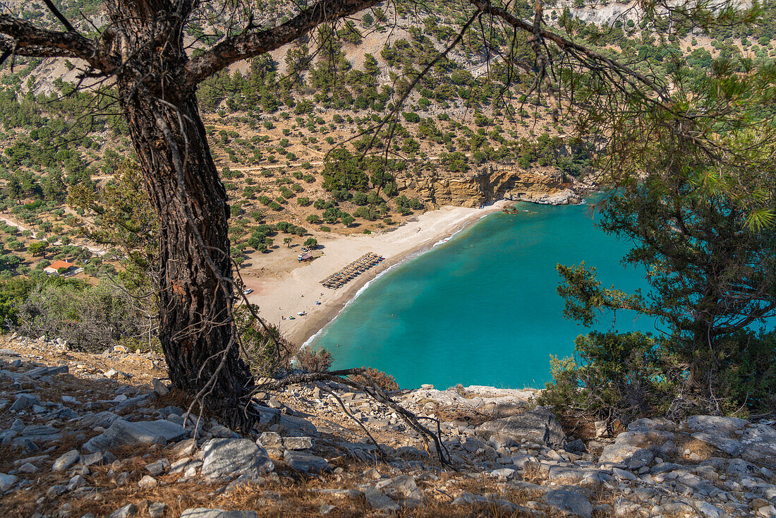 Blick auf den Livadi-Strand vom Aussichtspunkt Erzengel Michael, Thasos, Thassos, Ägäisches Meer, Griechische Inseln, Griechenland, Europa