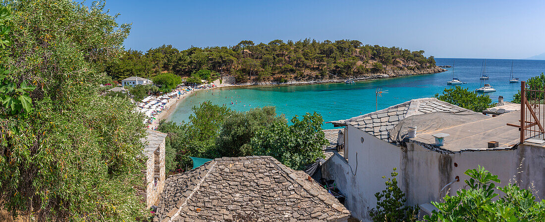 Blick auf das Meer und den Strand von Aliki, Aliki, Thassos, Ägäisches Meer, Griechische Inseln, Griechenland, Europa