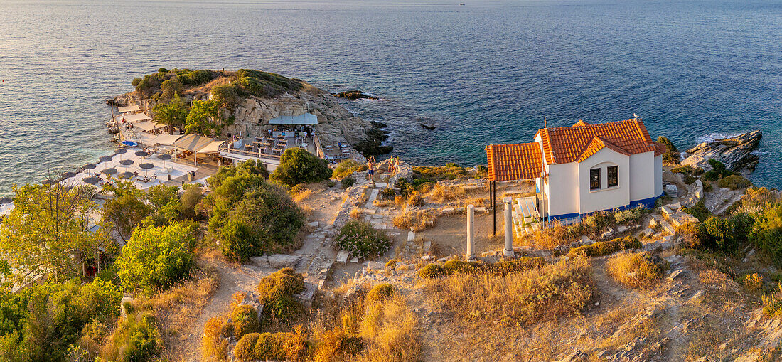 Blick auf die Kirche der Heiligen Apostel, Thassos-Stadt, Limenas, Thassos, Ägäisches Meer, Griechische Inseln, Griechenland, Europa