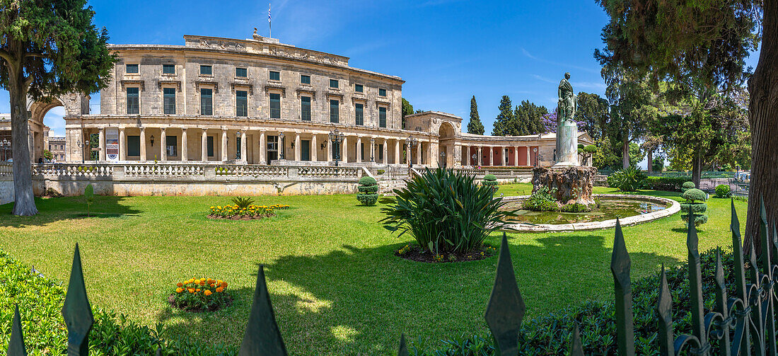 View of Corfu Museum of Asian Art and Statue of Sir Frederick Adam in Anaktoron Square, Corfu Old Town, UNESCO World Heritage Site, Corfu, The Ionian Islands, Greek Islands, Greece, Europe