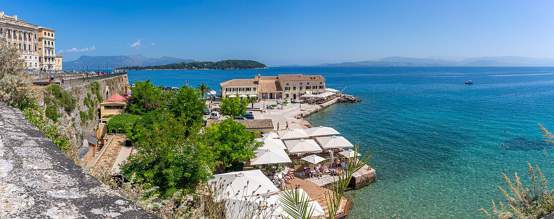 Blick auf Faliraki Korfu in Korfu Stadt, Korfu, Ionisches Meer, Griechische Inseln, Griechenland, Europa