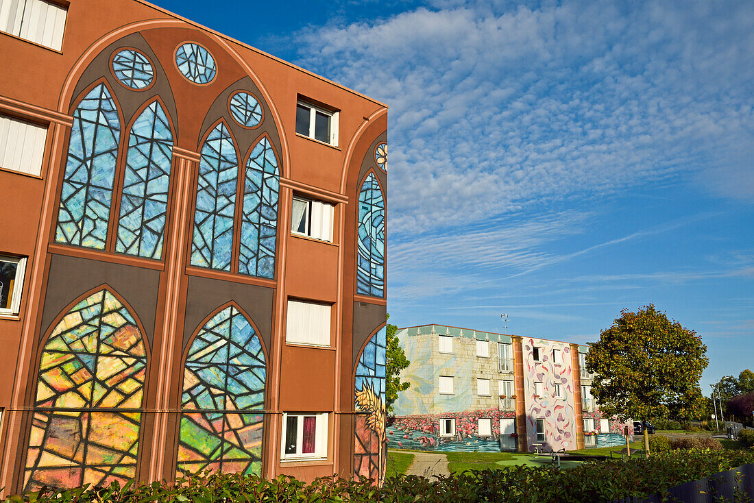 Fresques de Bel-Air (Wandmalereien), 4000 Quadratmeter Sozialwohnungen im Trompe-l'oeil-Stil, entworfen von CiteCreation, Chartres, Departement Eure-et-Loir, Region Centre-Val de Loire, Frankreich, Europa