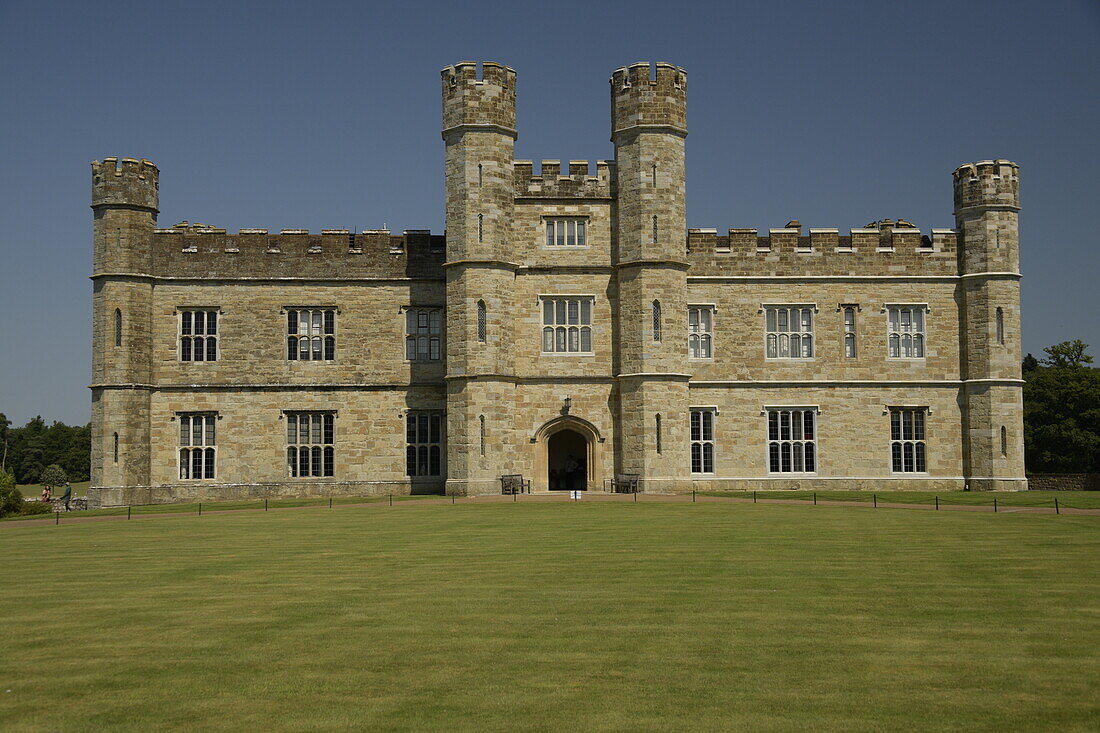 Leeds Castle near Maidstone, Kent, England, United Kingdom, Europe