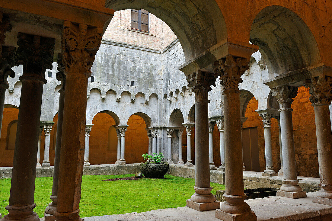 Roman cloister of Sant Pere de Galligants Monastery housing the Archaeological Museum of Catalonia, Girona, Catalonia, Spain, Europe