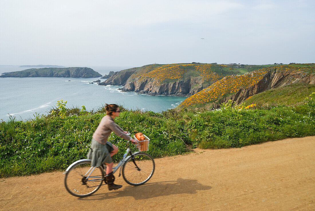 Bike ride on the coast along Grand Greve Bay at La Coupee, Sark island, Bailiwick of Guernsey, British Crown dependency, English Channel, Europe