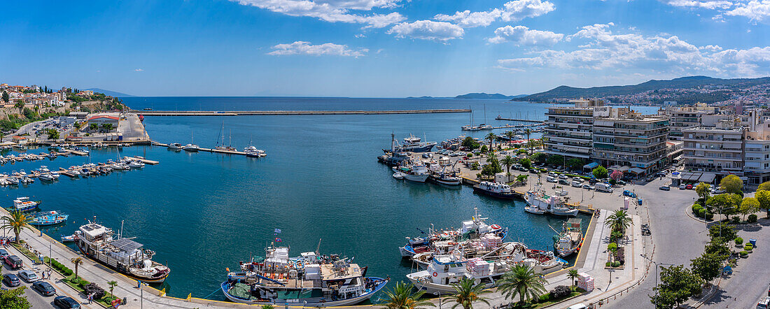 Blick auf den Hafen von Kavala von erhöhter Position, Dimos Kavalas, Ostmakedonien und Thrakien, Golf von Thasos, Golf von Kavala, Thrakisches Meer, Griechenland, Europa