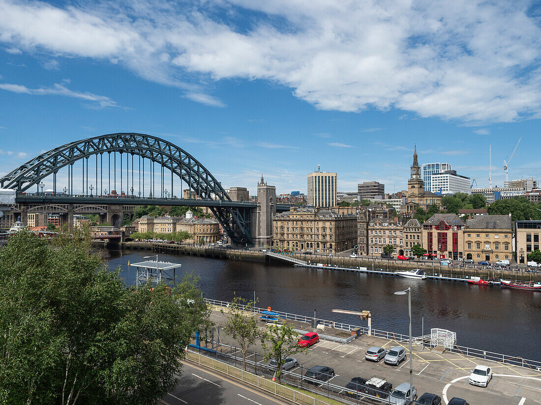 Blick vom Glashaus auf die Tyne-Brücke und die Kaianlagen, Newcastle upon Tyne, Tyne and Wear, England, Vereinigtes Königreich, Europa