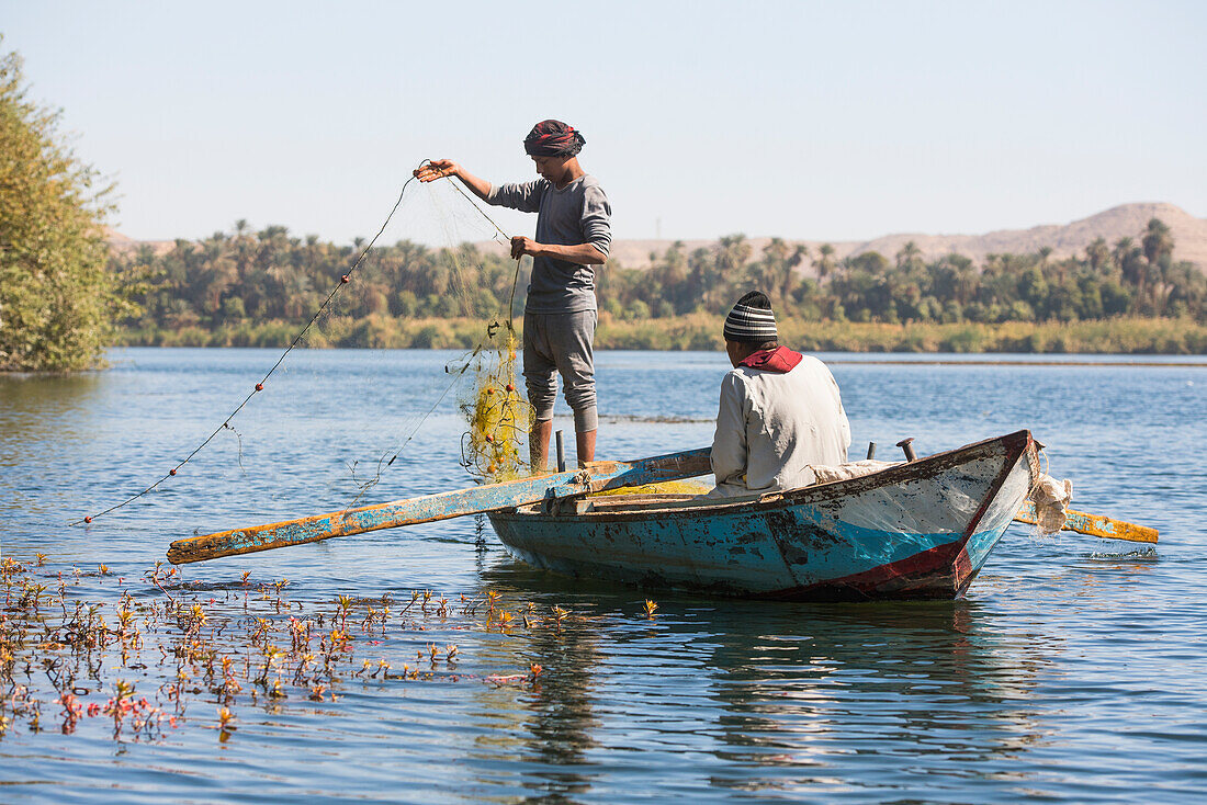 Net fishermen in rowing boat, village of Ramadi, west bank of the Nile south of Edfu, Egypt, North Africa, Africa