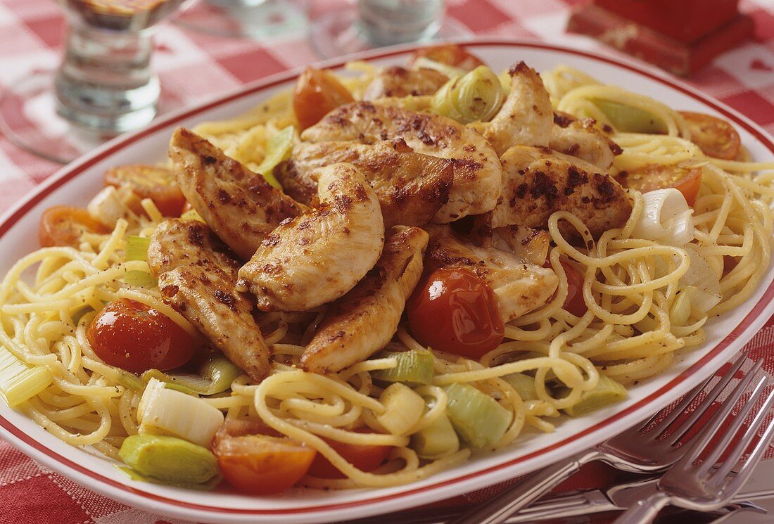 Spaghetti mit Gemüse & Knoblauchhähnchen