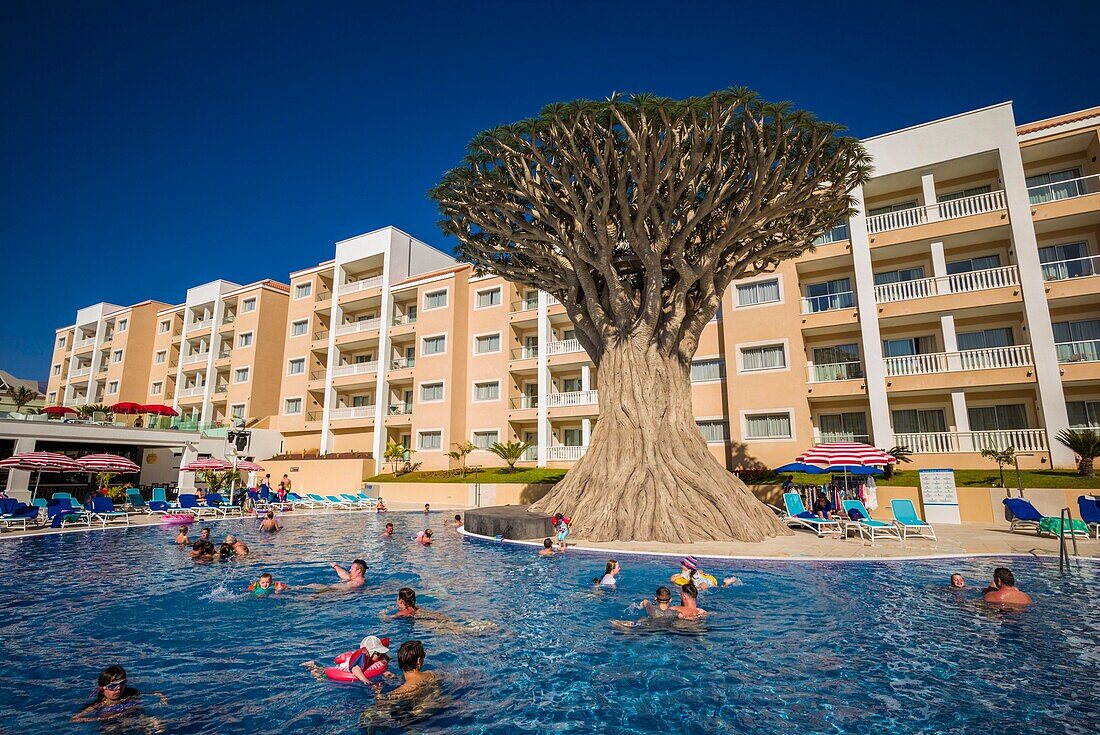 Spain, Canary Islands, Tenerife Island, Guargacho, Fantasia Bahia Principe Tenerife Hotel, swimming pool