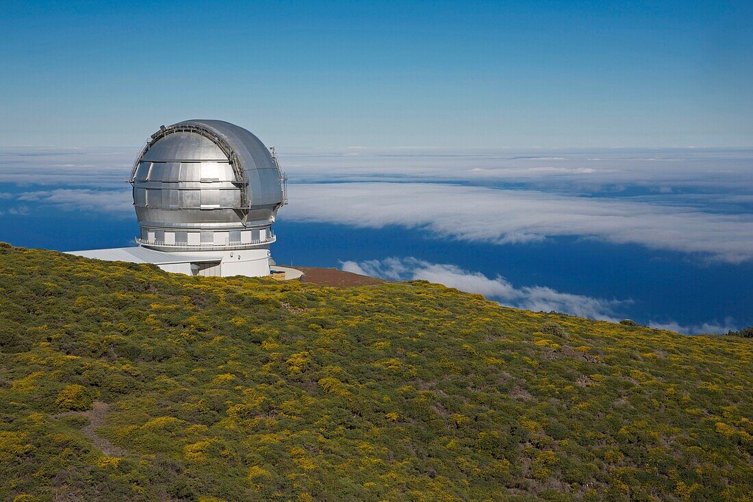 Spain, Canary Islands, Palma Island, Roque de Los Muchachos, telescope of the Astronomical Observatory of La Palma above a sea of ??cloud