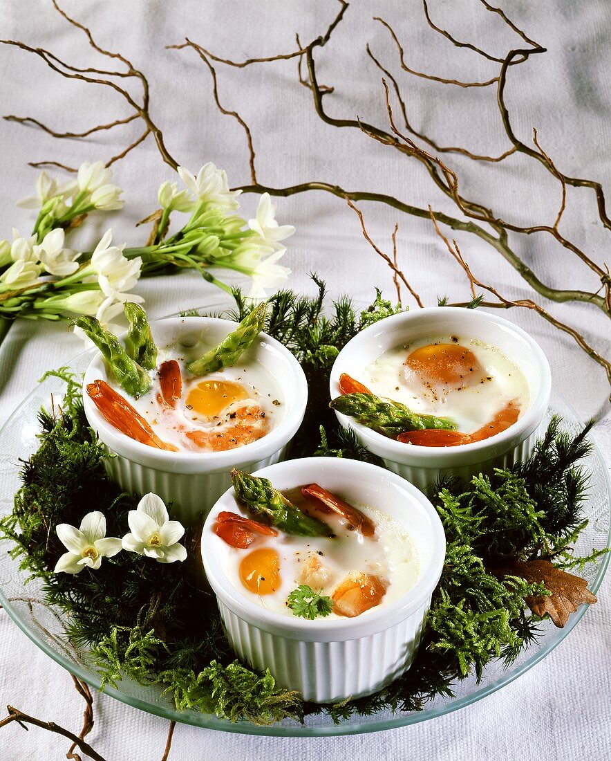 Coddled egg with asparagus & shrimps (oeufs cocotte)