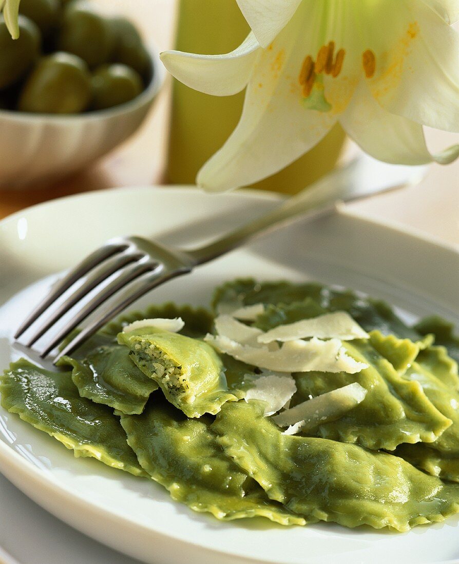 Ravioli verdi (Ravioli with herb & cheese filling, Italy)