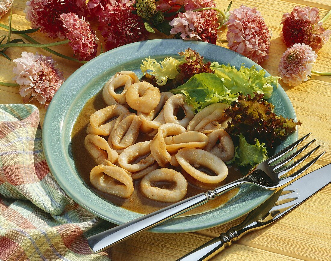 Fried cuttlefish rings with soya & garlic sauce & salad