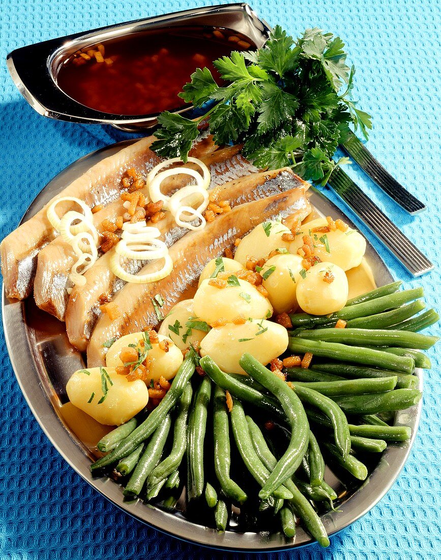 Maties with green beans, potatoes in their skin & bacon pieces 