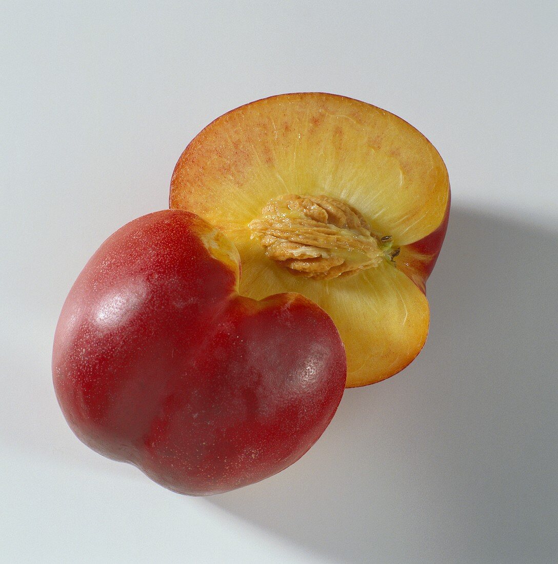 Half a nectarine (with stone)