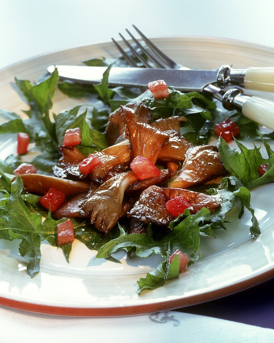 Löwenzahnsalat mit Austernpilzen