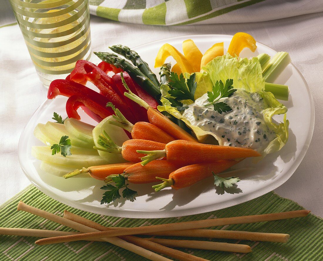 Mixed raw vegetables with herb quark dip