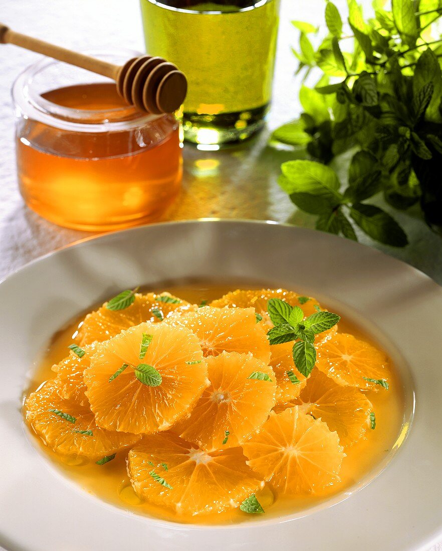 Orangensalat mit Honig, Olivenöl und Minze