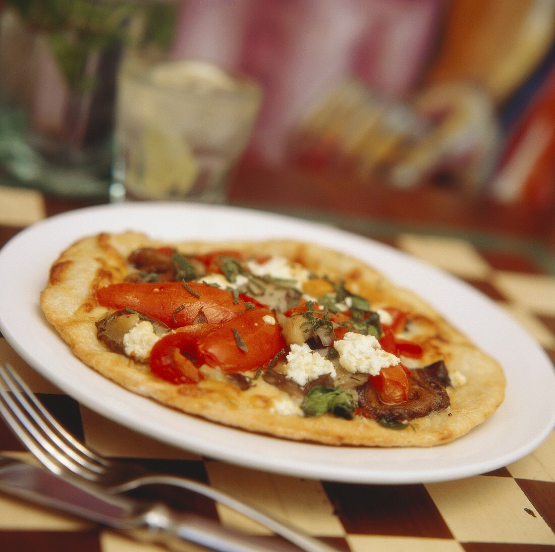 Pizza with peppers, mushrooms and sheep's cheese