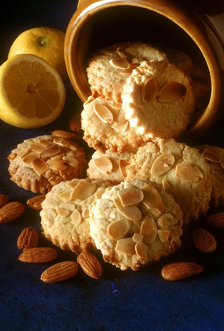 Almond and lemon cookies