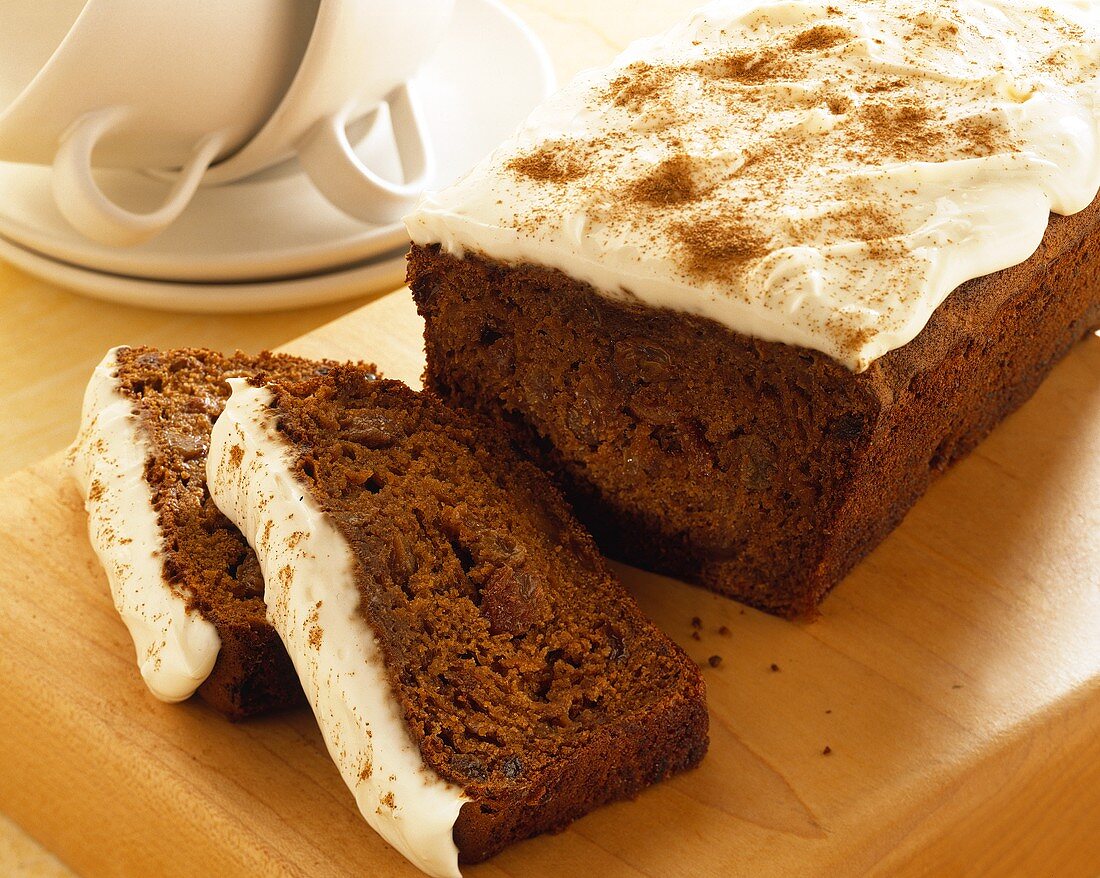 Spiced raisin cake, pieces cut