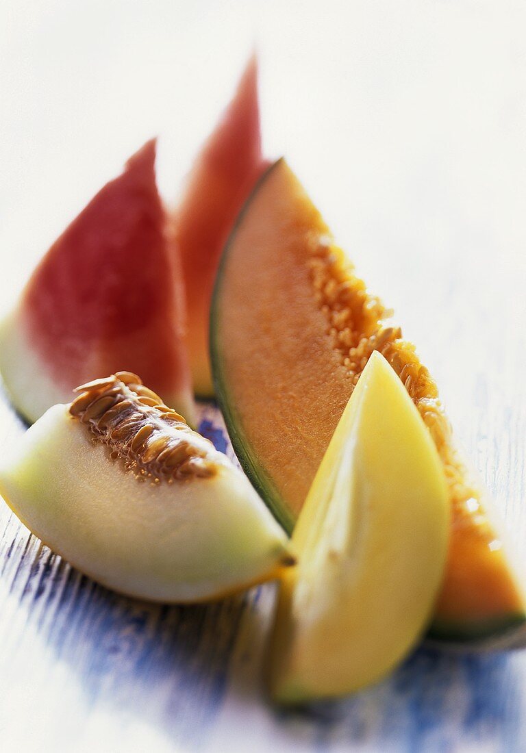 Melonenspalten von Wasser-, Honig-, Charentais-, Pepinomelone