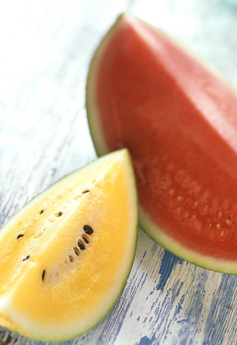 Wassermelone und Ananasmelone (je eine Melonenspalte)