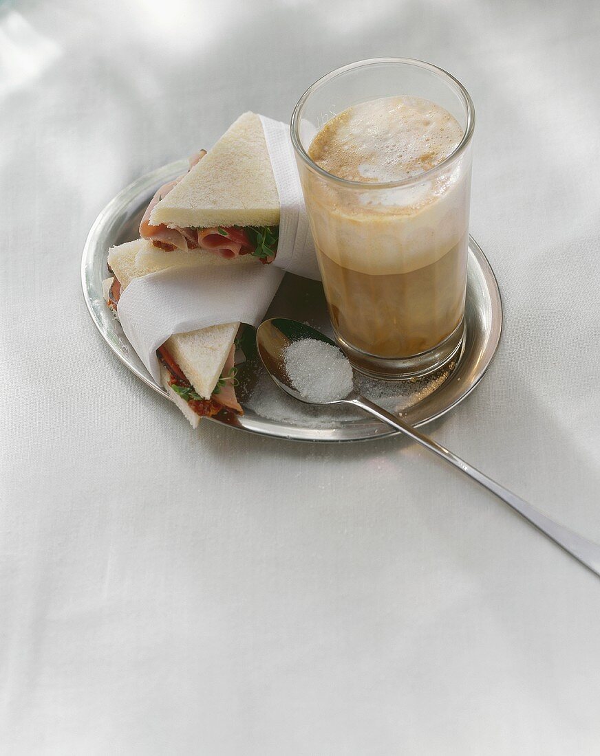 Tramezzini e latte macchiato (sandwiches & milky coffee)