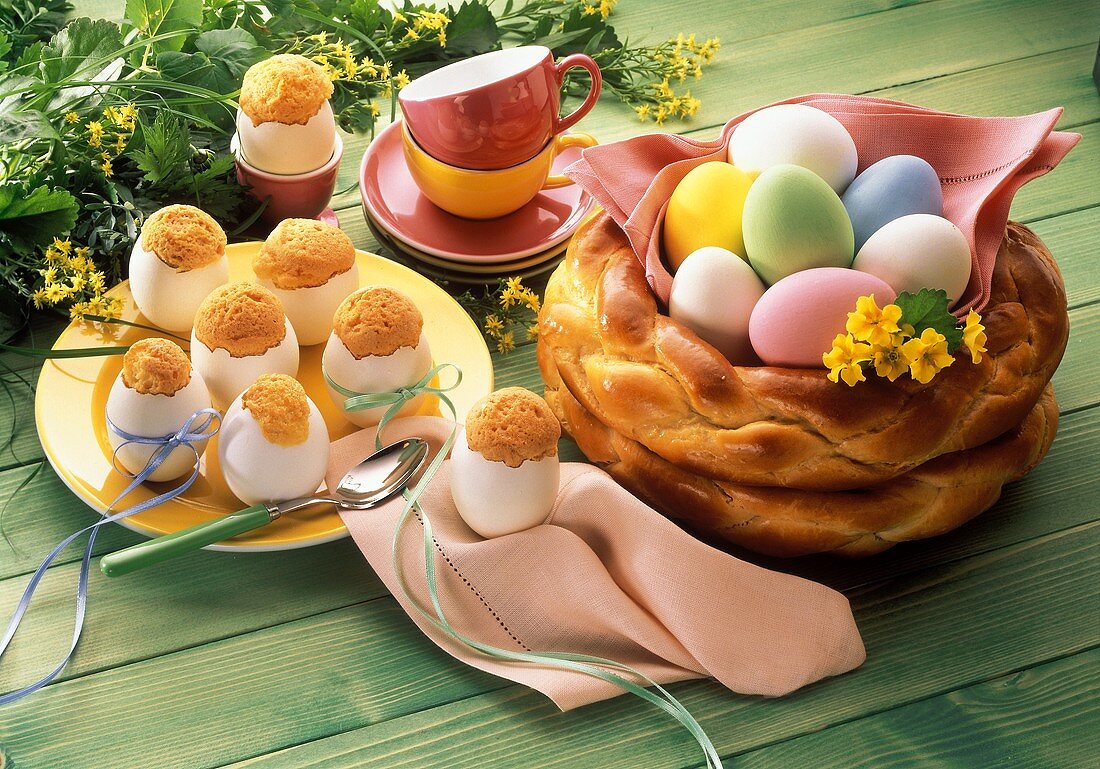 Osterkorb aus Hefeteig & Rührkuchen in Eierschalen